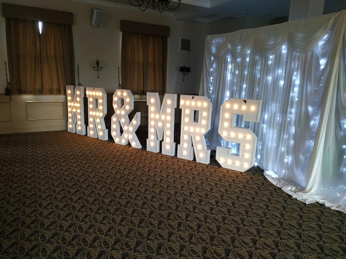 MRS AND MRS light up sign
